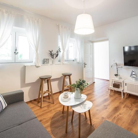 Apartment Near Old Town, Free Parking & Huge Garden ドゥブロブニク エクステリア 写真