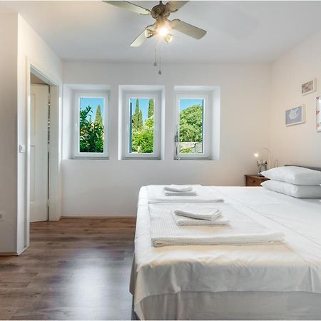 Apartment Near Old Town, Free Parking & Huge Garden ドゥブロブニク エクステリア 写真
