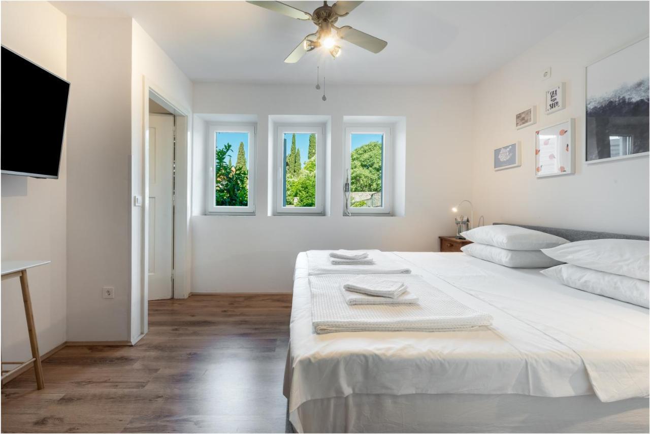 Apartment Near Old Town, Free Parking & Huge Garden ドゥブロブニク エクステリア 写真